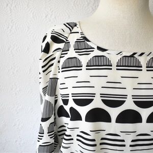 The Limited Black & Ivory Graphic Top